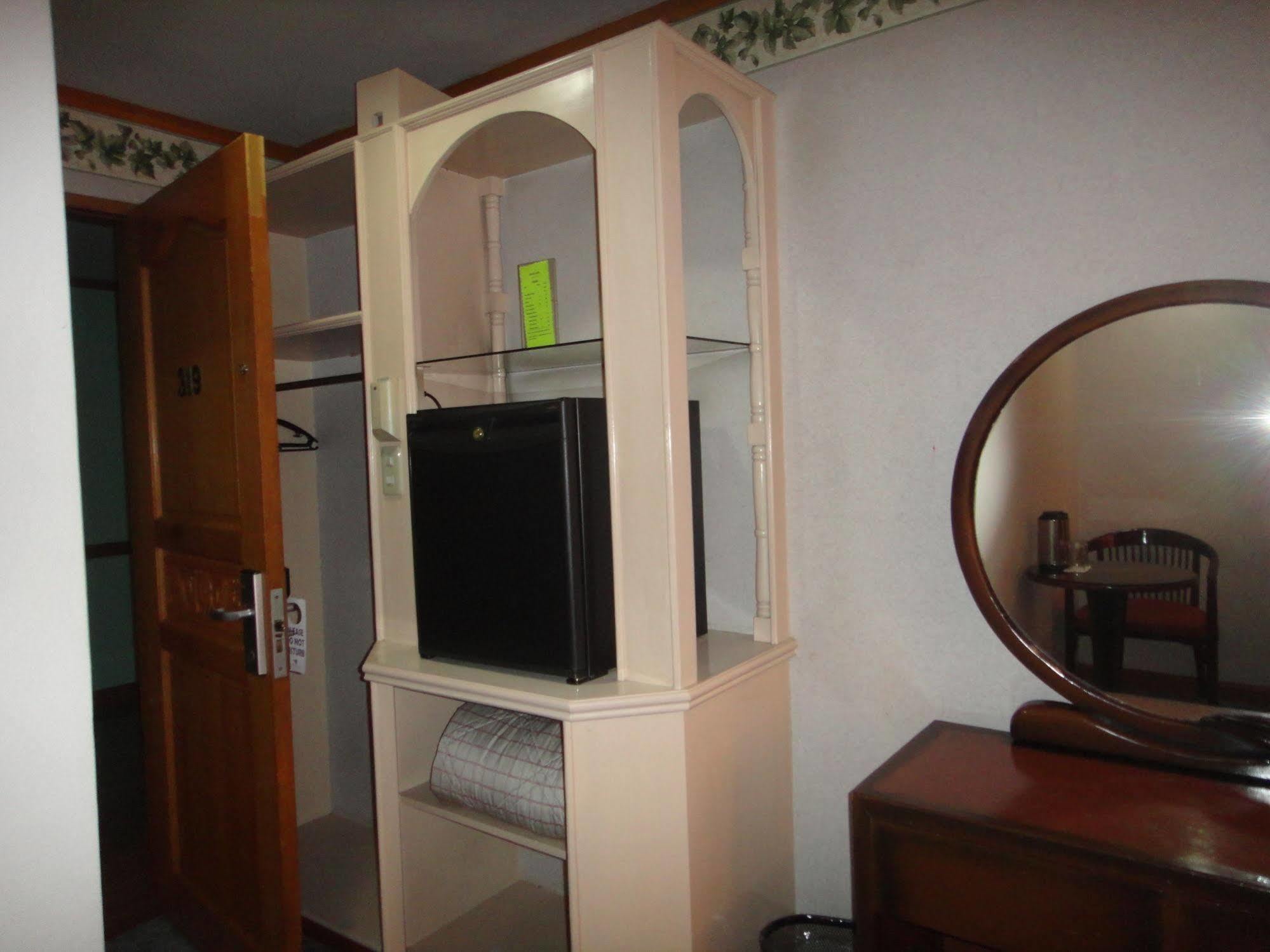 Holiday Plaza Hotel Cebu Екстер'єр фото