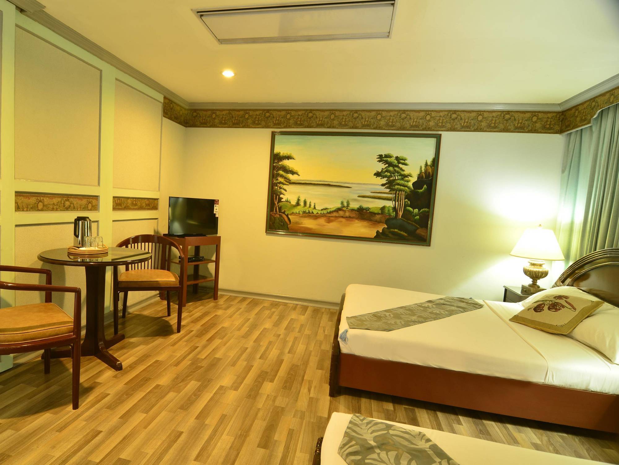 Holiday Plaza Hotel Cebu Екстер'єр фото