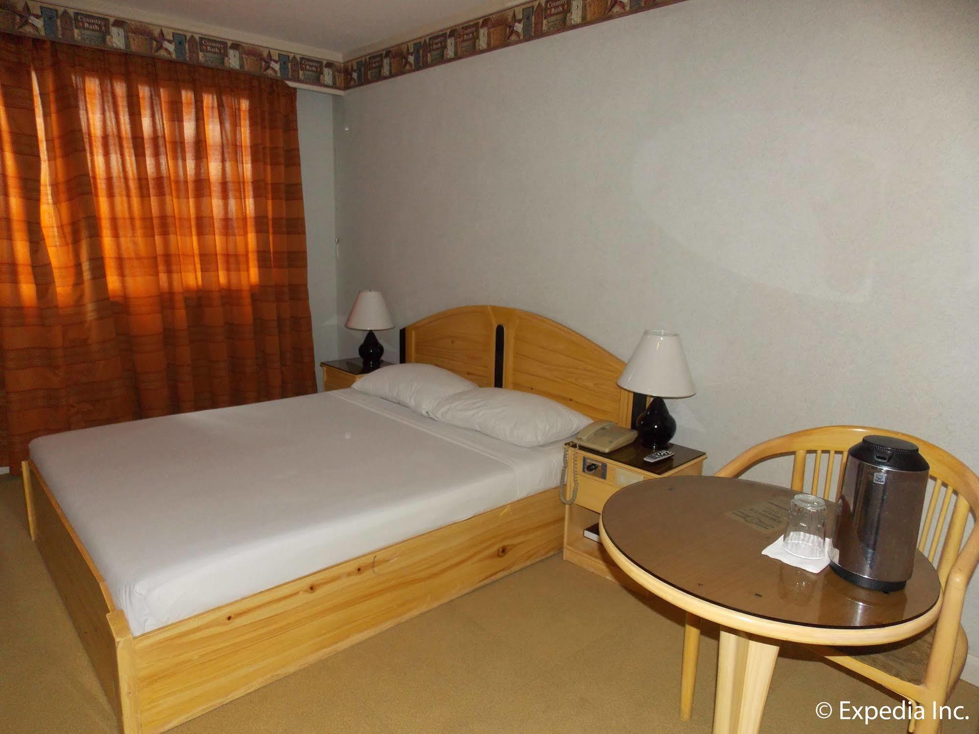 Holiday Plaza Hotel Cebu Екстер'єр фото