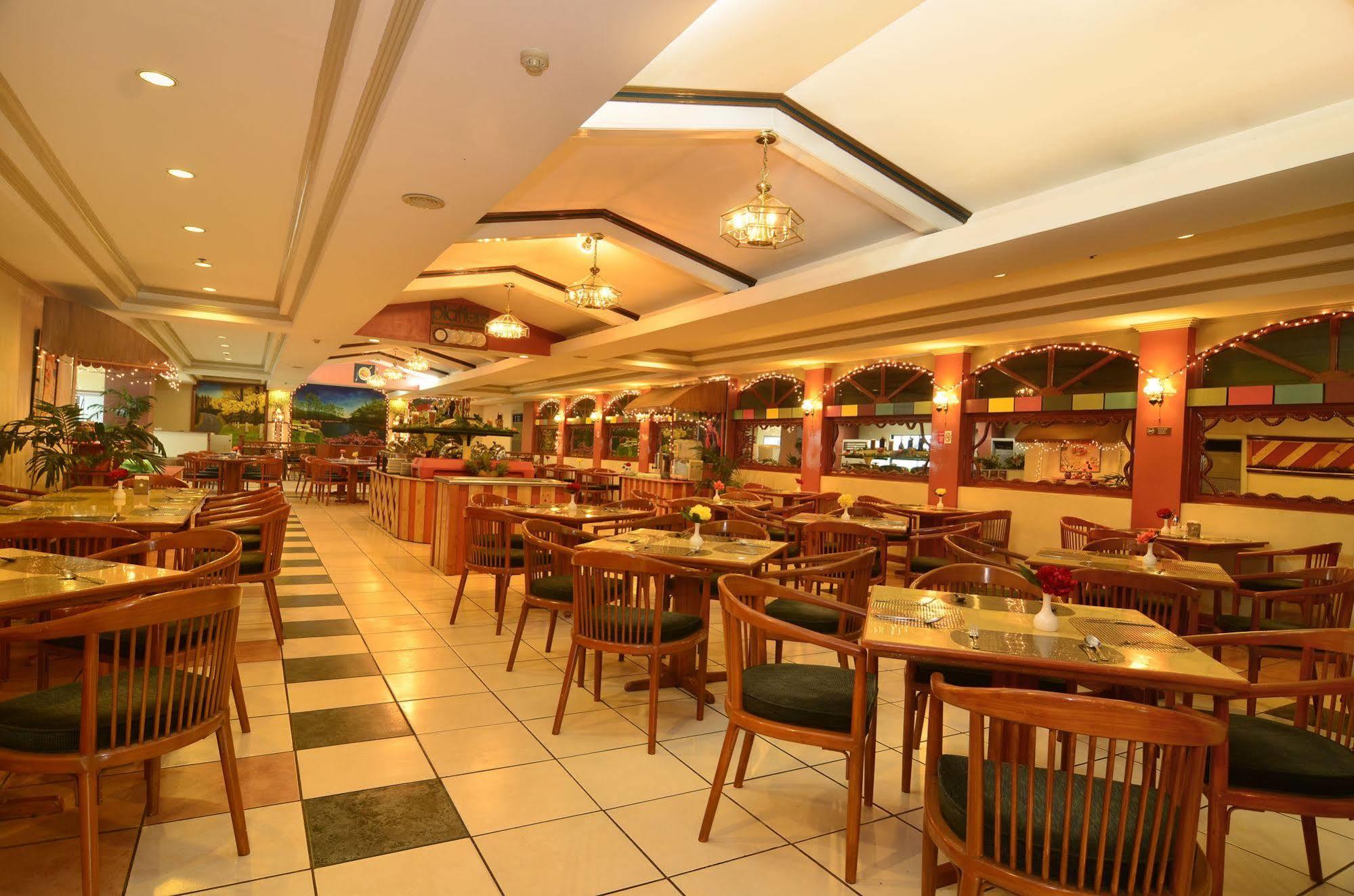 Holiday Plaza Hotel Cebu Екстер'єр фото