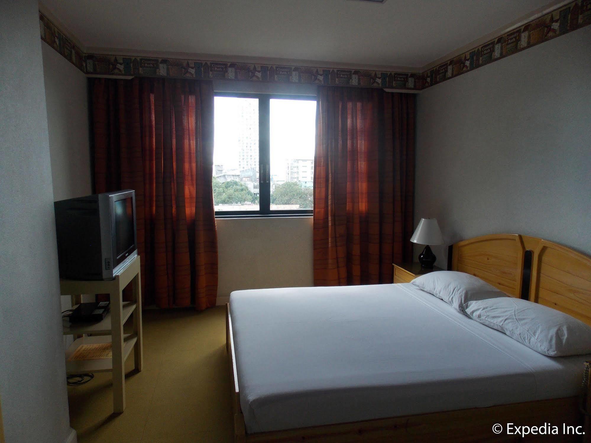 Holiday Plaza Hotel Cebu Екстер'єр фото